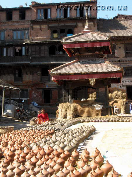 Горшки здесь продают тысячами. Непал, Бхактапур