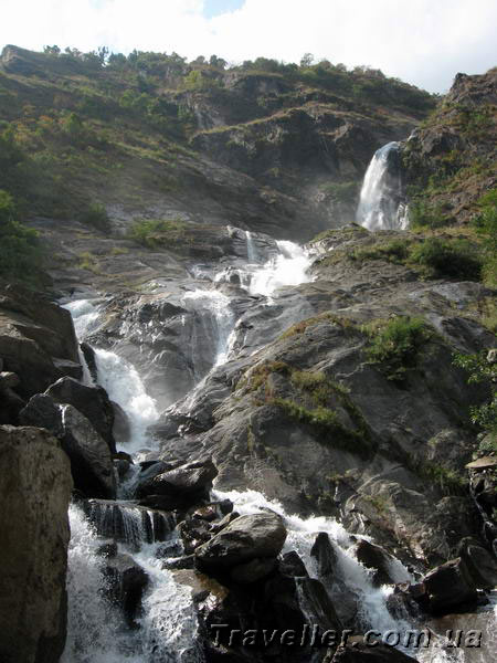 Гималаи, величественный водопад