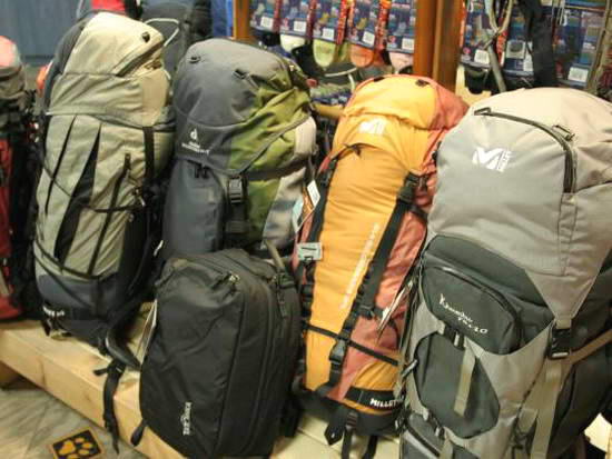 Разные рюкзаки, в том числе для восхождения на Эльбрус