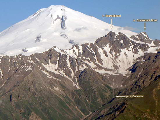 Перевал и вершина Кезген на фоне Эльбруса. Программа на Эльбрус с юга