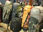 Разные рюкзаки, в том числе для восхождения на Казбек 
