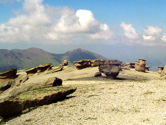 Поляна каменных грибов. Трекинг после восхождения на вершину Эльбруса с севера