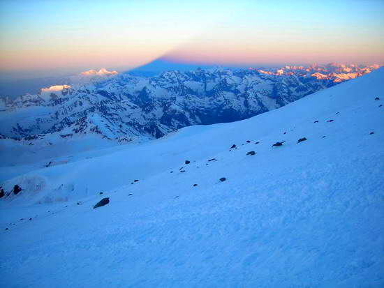 Редкое оптическое явление - тень от горы, Эльбруса.