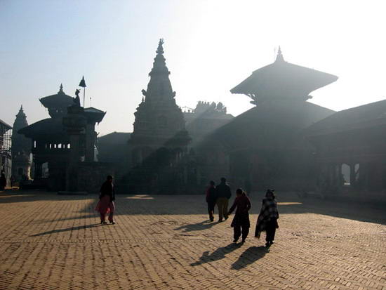 Прилет в Непал, Катманду. В активном туре по Непалу с трекингом вокруг Аннапурны.