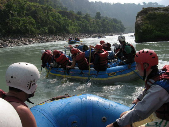 Рафтинг, сплав по реке в туре по Непалу