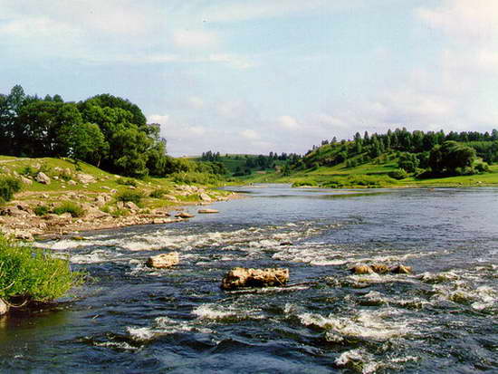Перекаты и пороги на реке Случь, во время сплавов на выходные.