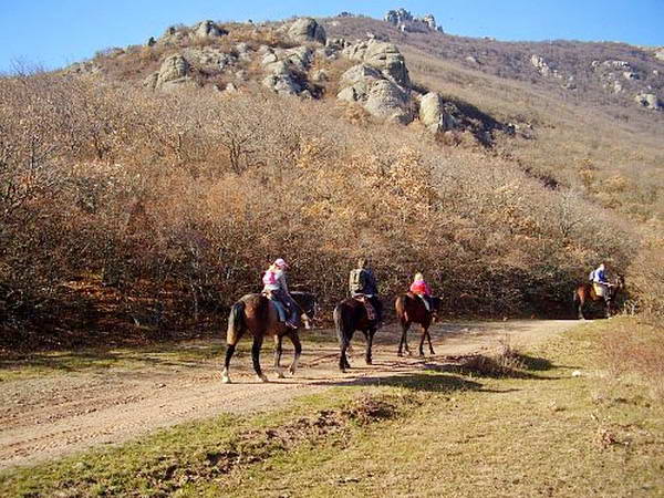 Группа на маршруте конного тура, район Долины Привидений.
