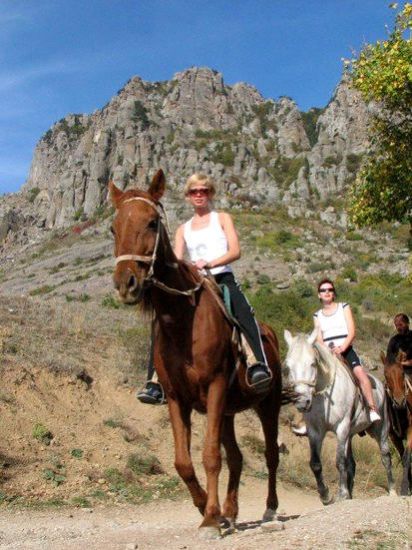 На лошадях в Долину Привидений. В многодневном конном походе по Крыму