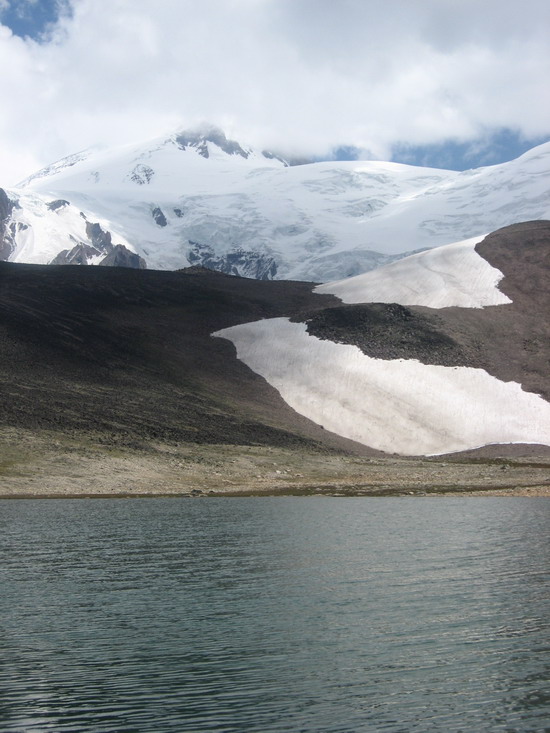 Озеро на Эльбрусе. Ледник Кюркюртлю. Конный поход на Кавказе.