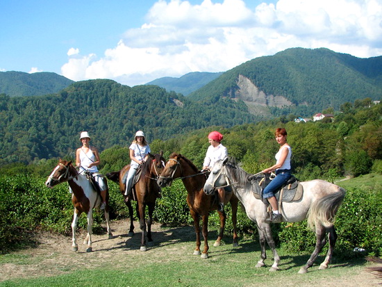 Среди гор Кавказа, в конном походе из Сочи.