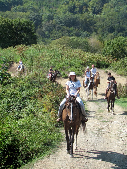 Среди гор Кавказа, в конных прогулках из Сочи.