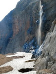 Горный водопад в массиве Фишт. В конном походе на Кавказ.