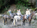 Сочи, конный поход выходного дня. Всадники, на фоне природы Кавказа.