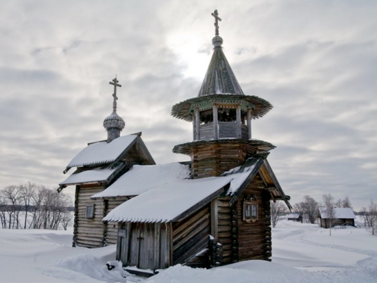 Часовня Кирика и Улиты - часть архитектуры Киж, зимняя Карелия.