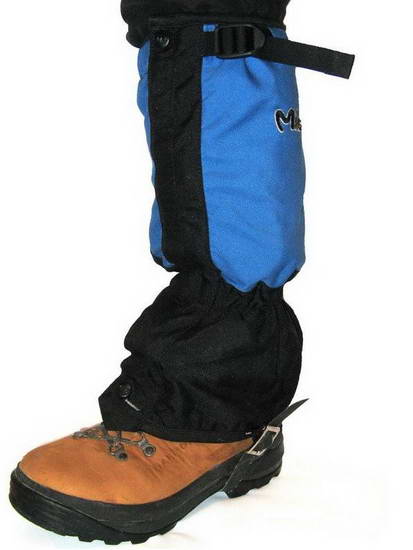 Зимний тур в Карпатах. Пример гамаш, которые одеваются на голень сверху ботинка.