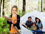 Дети и родители в походе с палатками. Отдых с ребенком в горах Крыма.