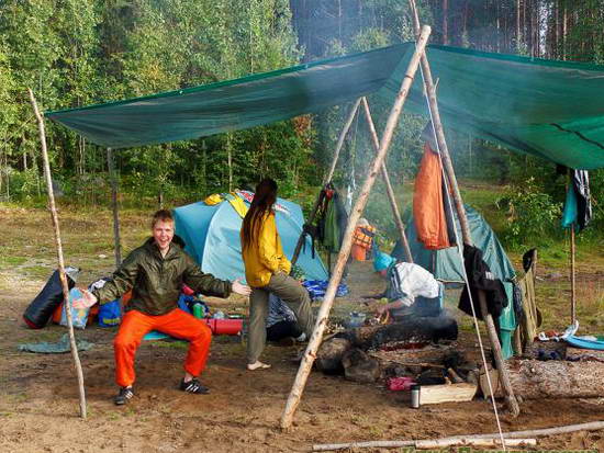 Начало похода по Терскому берегу: палаточный лагерь на берегу реки Умбы