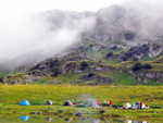 Перевал Белореченский в массиве Фишт, лагерь на берегу озера возле перевала на Кавказе