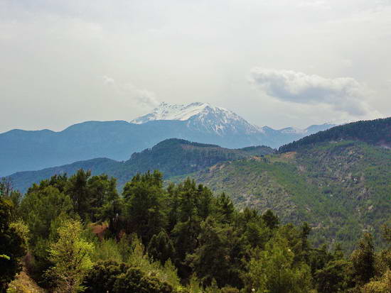 Горы Турции в пешем путешествии. Впереди гора Тахталы Даг.