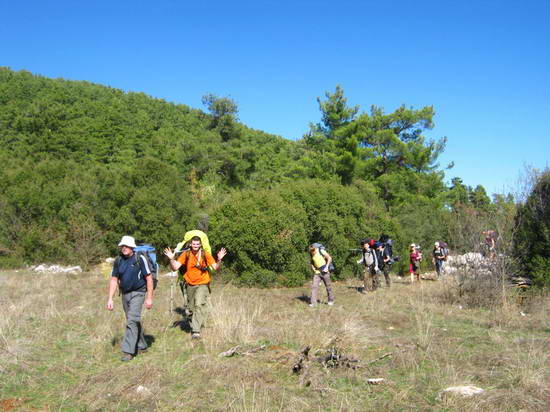 Группа туристов из России на маршруте похода в Турции по Ликийской тропе.