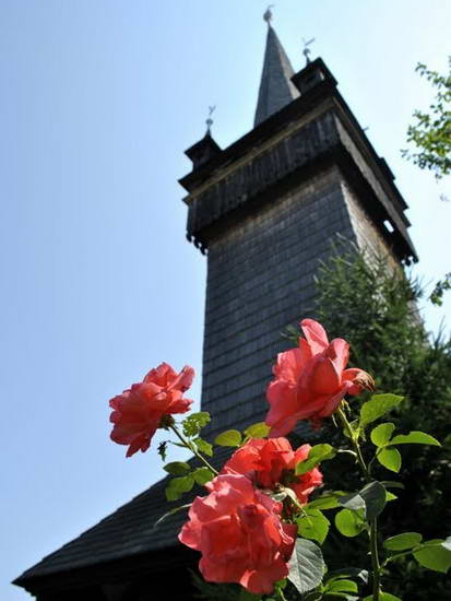 Фрагмент из Карпат в велопоходе. Башня монастыря в селе Чатфалва.