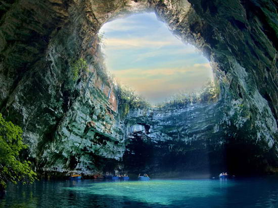 Мелиссани - пещера-озеро в круизе на яхте по островам Ионического моря