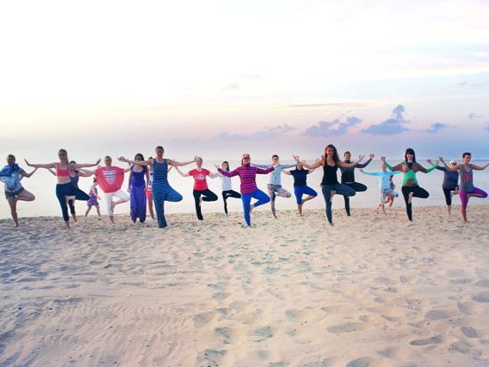 Практические занятия в туре по йоге в Дахабе