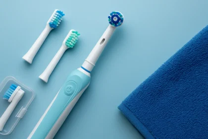 Як обрати електричну зубну щітку: режими, насадки та типи технологій
