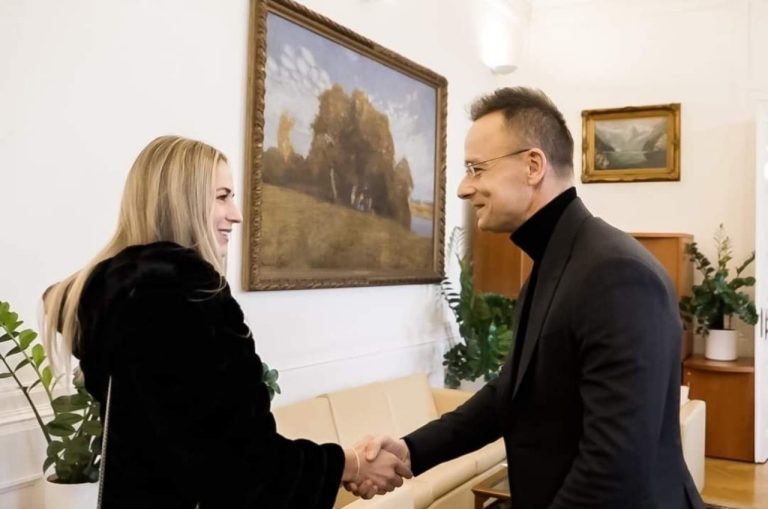 Петер Сіярто розкритикував Олександру Олійникову після інциденту на турнірі WTA Петер Сіярто та Анна Бондар