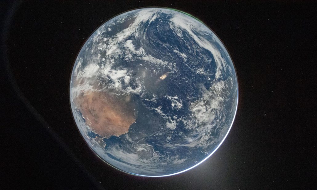 Місія Artemis II вперше за 50 років показала Землю з глибокого космосу: з’явилися унікальні фото