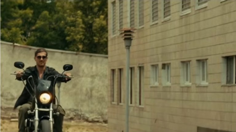 Кадр з серіалу