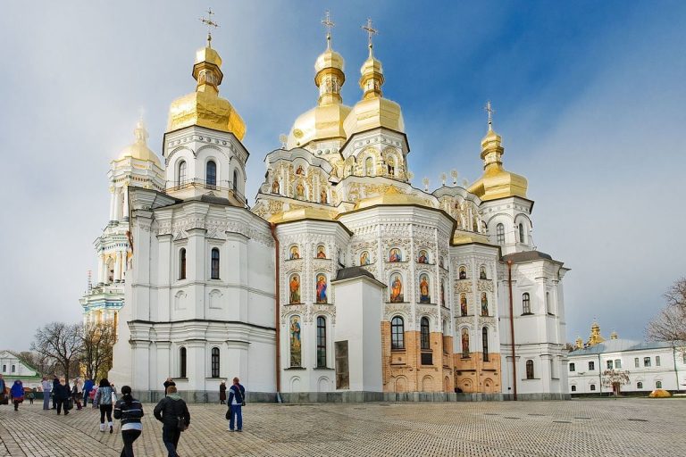 Головні свята перенеслися на червень: коли відзначатимуть важливі церковні дати Церква