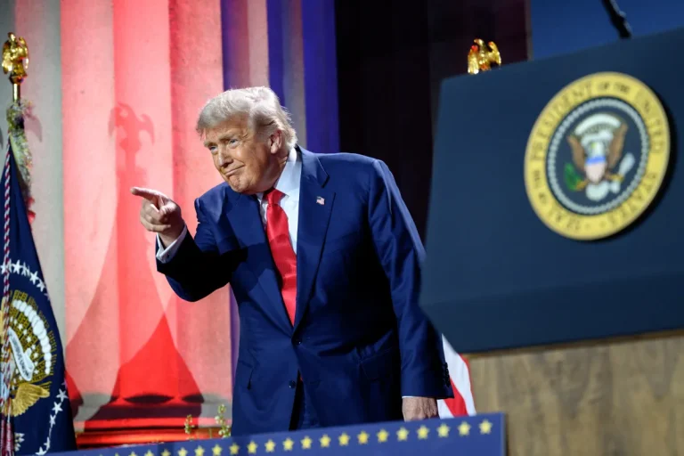 Криптопроєкти Дональда Трампа принесли мільярди: інвестори зазнали великих втрат Дональд Трамп