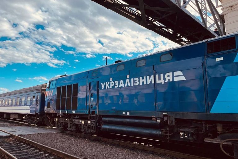 Укрзалізниця змінила маршрути потягів після атаки РФ на Київщину: що відомо пасажирам Потяг Укрзалізниці
