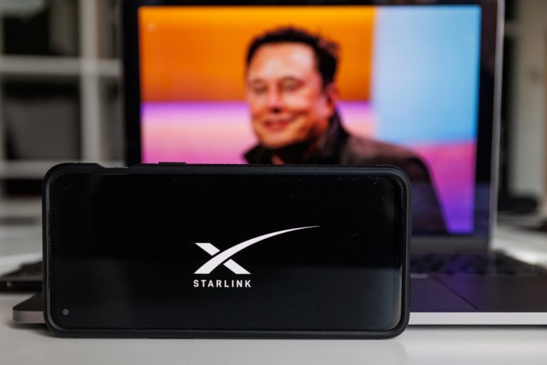 Starlink в літаках стає новим стандартом: які авіакомпанії вже пропонують супутниковий Wi-Fi Ілон Маск
